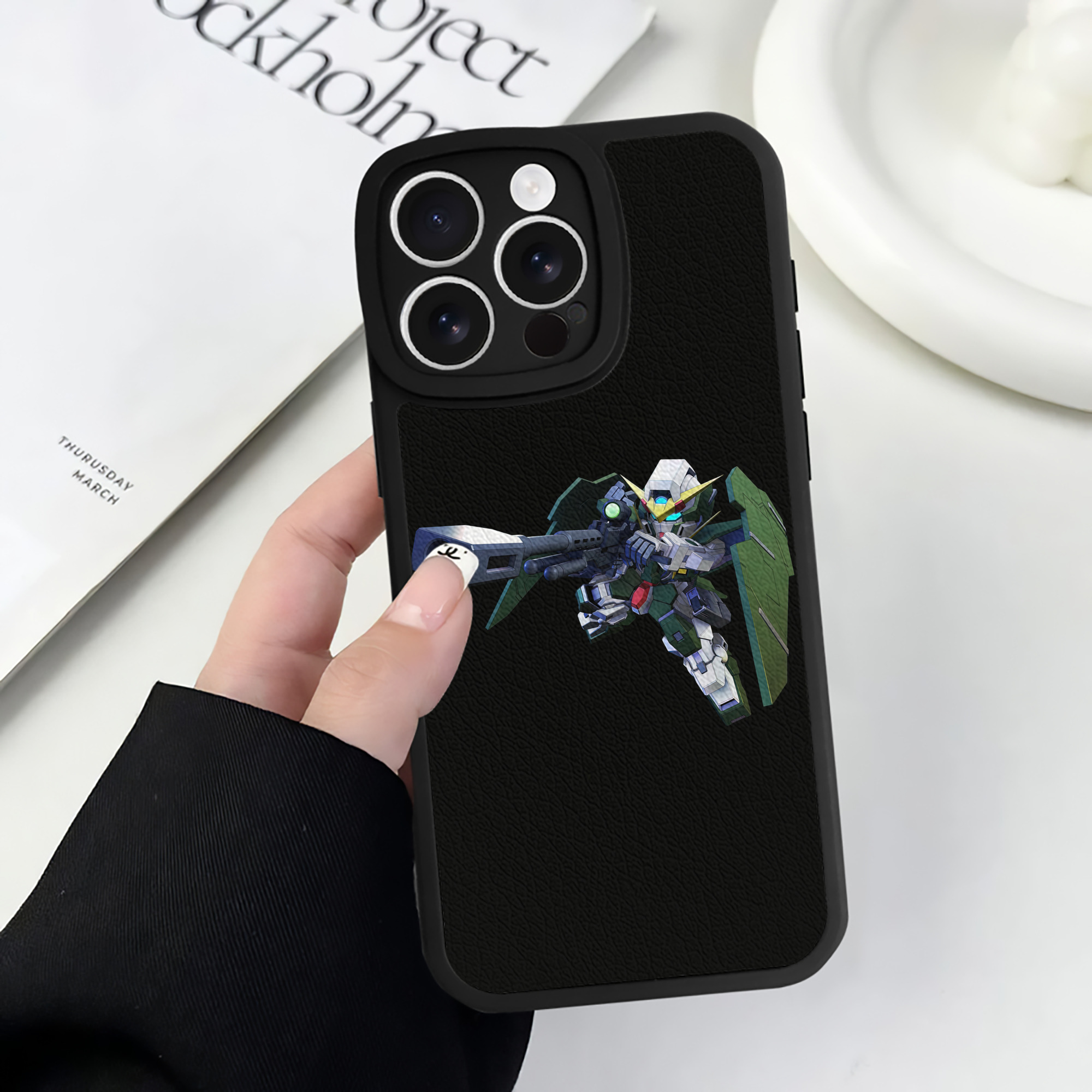 （画像用） 機動戦士ガンダム Mobile Suit Gundam 【iPhone 16シリーズ対応】シリコンスマホケース（レザー調） 材質：シリコン